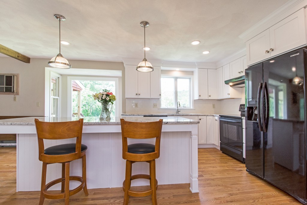 93 Charter Road Acton, MA 01720 - Photo 5 of 30 Gallery Image 5