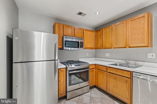 $320,000 | 11828 Eton Manor Drive, Unit 101, Germantown, MD 20876