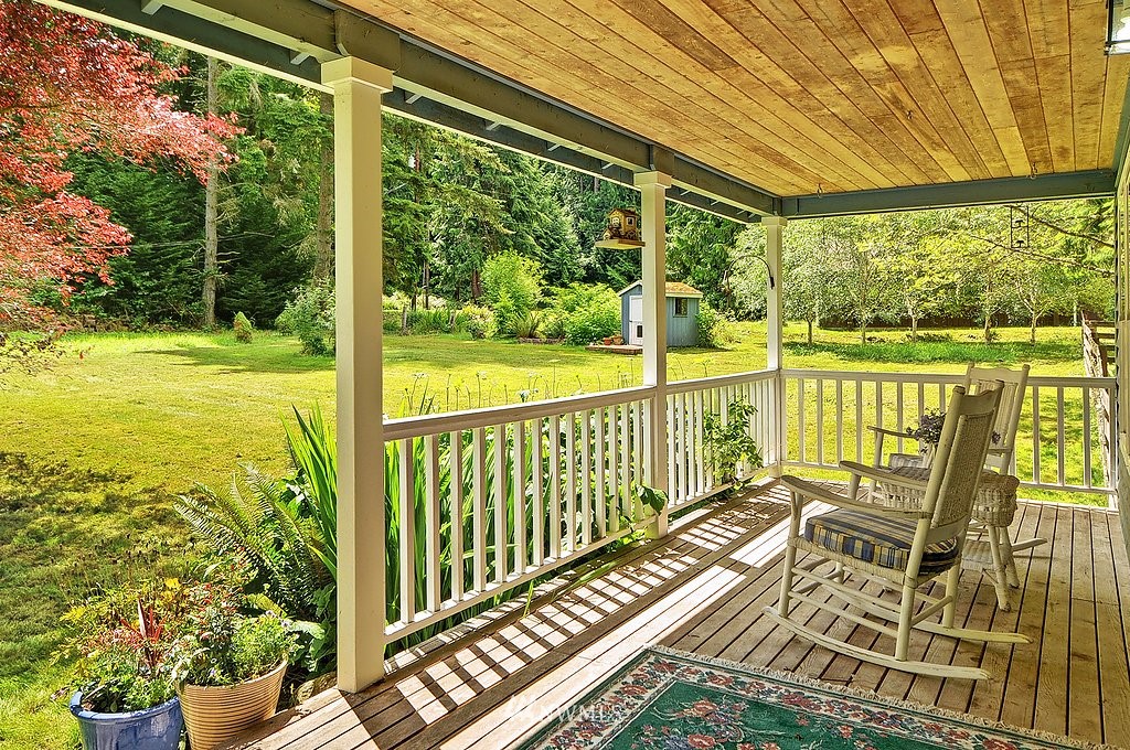 14445 Phelps Road Northeast Bainbridge Island, WA 98110 - Photo 3 of 15 Gallery Image 3