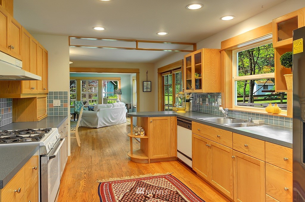 14445 Phelps Road Northeast Bainbridge Island, WA 98110 - Photo 8 of 15 Gallery Image 8