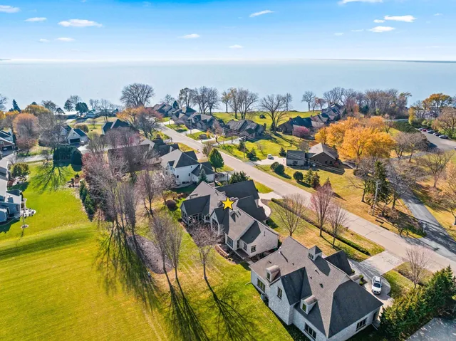 $1,290,000 | N8418 North Shore Road, Menasha, WI 54952