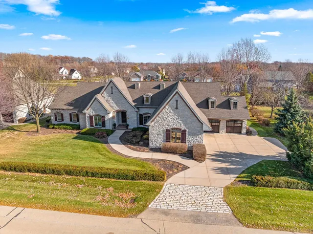 $1,290,000 | N8418 North Shore Road, Menasha, WI 54952