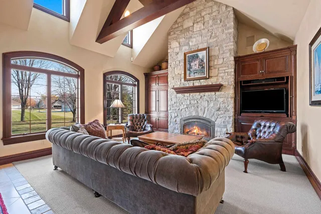 $1,199,000 | N8418 North Shore Road, Menasha, WI 54952