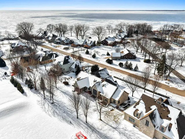 $1,199,000 | N8418 North Shore Road, Menasha, WI 54952
