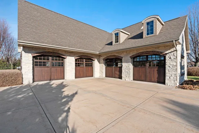 $1,290,000 | N8418 North Shore Road, Menasha, WI 54952