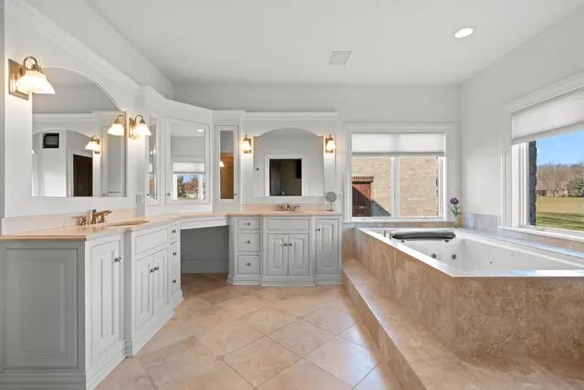 $1,199,000 | N8418 North Shore Road, Menasha, WI 54952