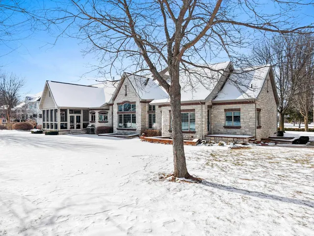 $1,199,000 | N8418 North Shore Road, Menasha, WI 54952