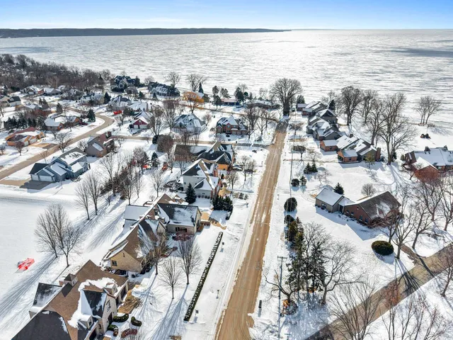 $1,199,000 | N8418 North Shore Road, Menasha, WI 54952