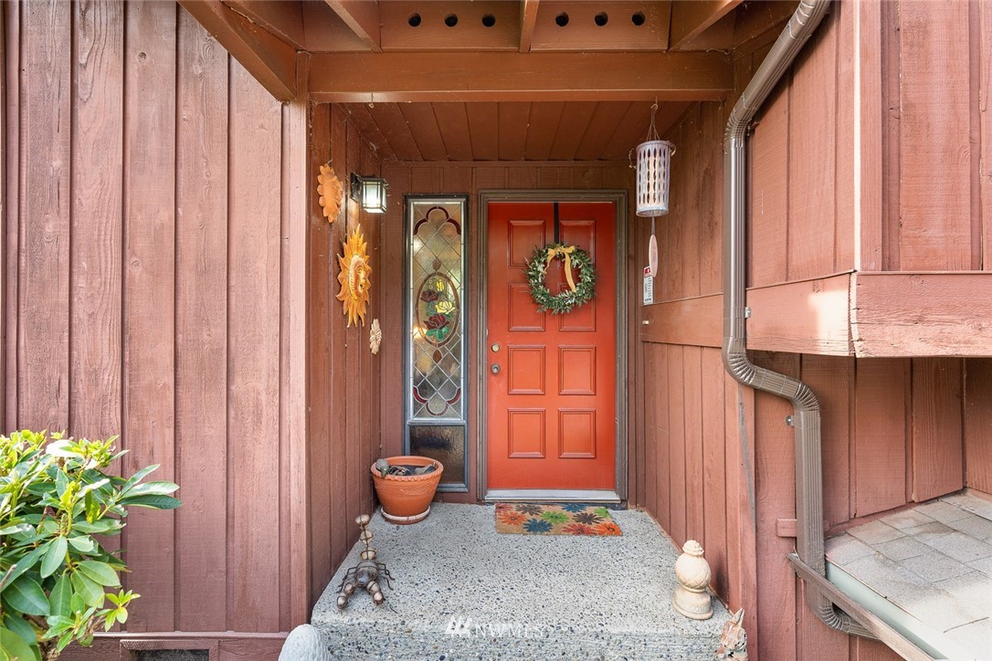10416 Northeast 204th Place Bothell, WA 98011 - Photo 2 of 25 Gallery Image 2