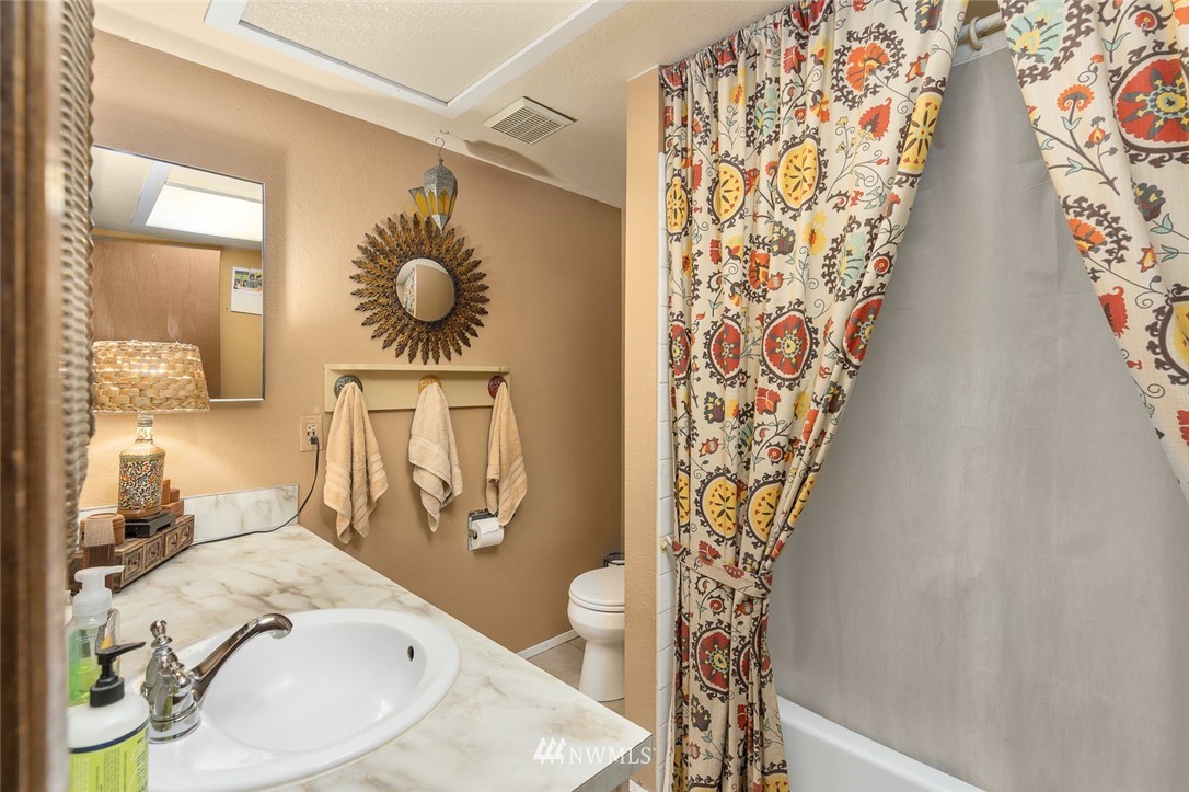 10416 Northeast 204th Place Bothell, WA 98011 - Photo 13 of 25 Gallery Image 13