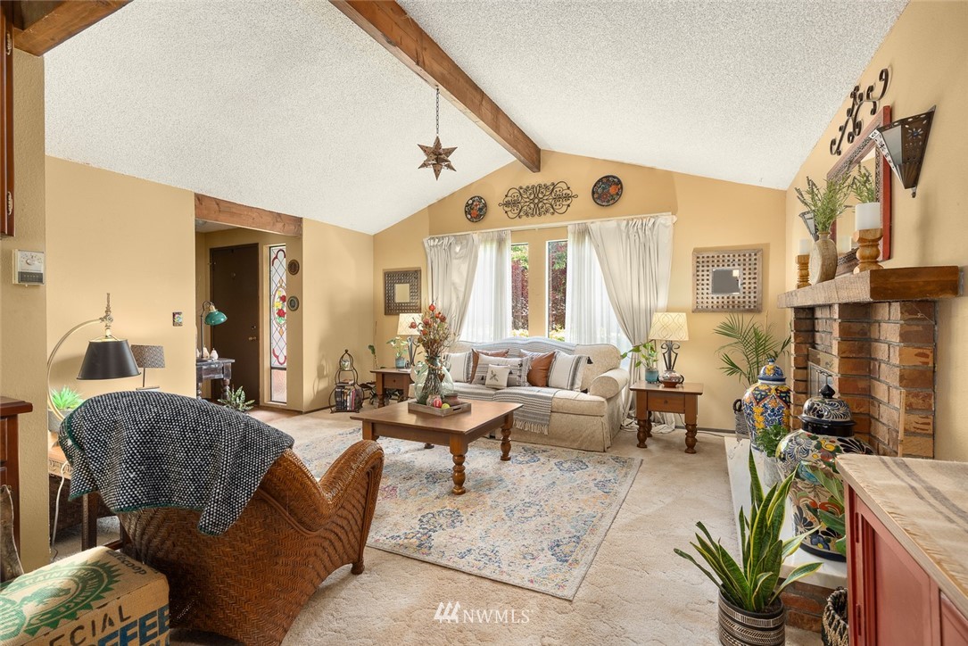 10416 Northeast 204th Place Bothell, WA 98011 - Photo 5 of 25 Gallery Image 5