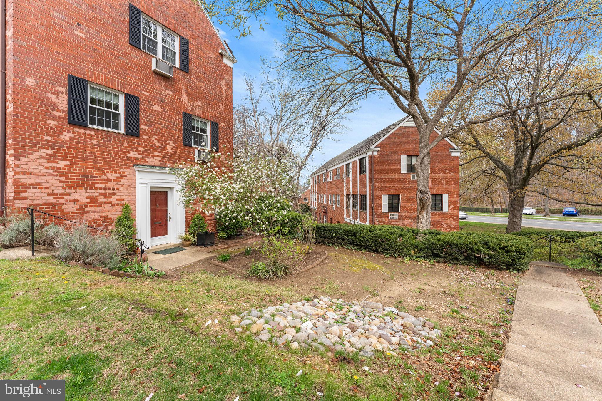 3601 Gunston Road Alexandria, VA 22302 - Photo 2 of 36 Gallery Image 2