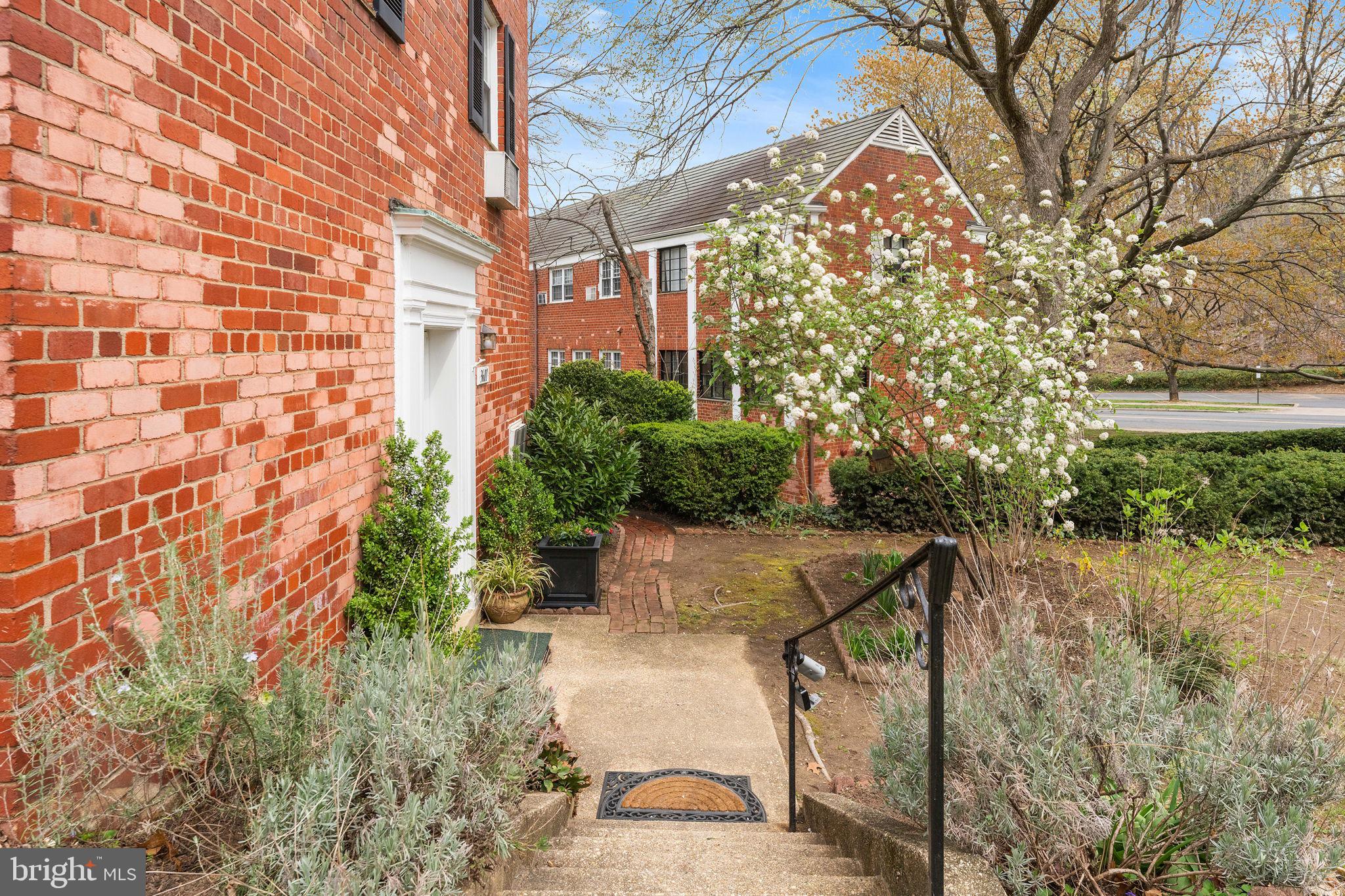 3601 Gunston Road Alexandria, VA 22302 - Photo 6 of 36 Gallery Image 6