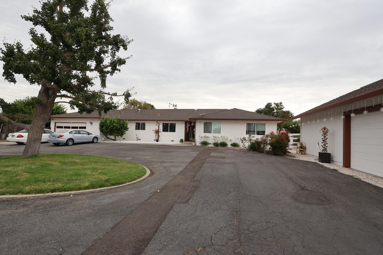 307 Mansfield Road Hollister, CA 95023 - Photo 9 of 47