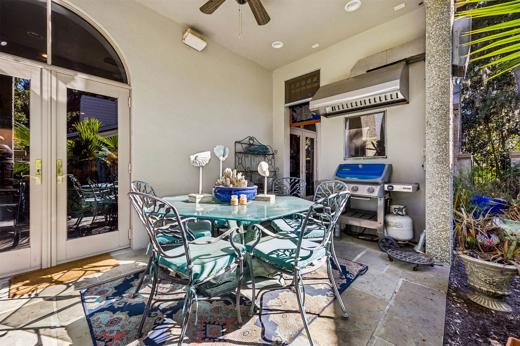 39 Marsh Creek Road Fernandina Beach, FL 32034 - Photo 55 of 78 a view of a dining room with furniture and a potted plant