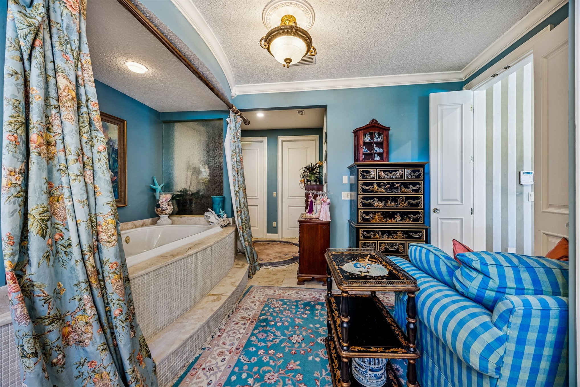 39 Marsh Creek Road Fernandina Beach, FL 32034 - Photo 67 of 78 a living room with furniture and a large window