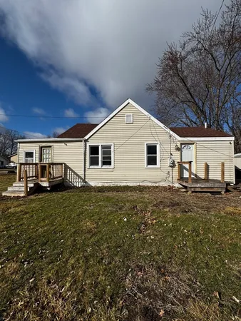 $1,300 | 1202 K Avenue, Sterling, IL 61081