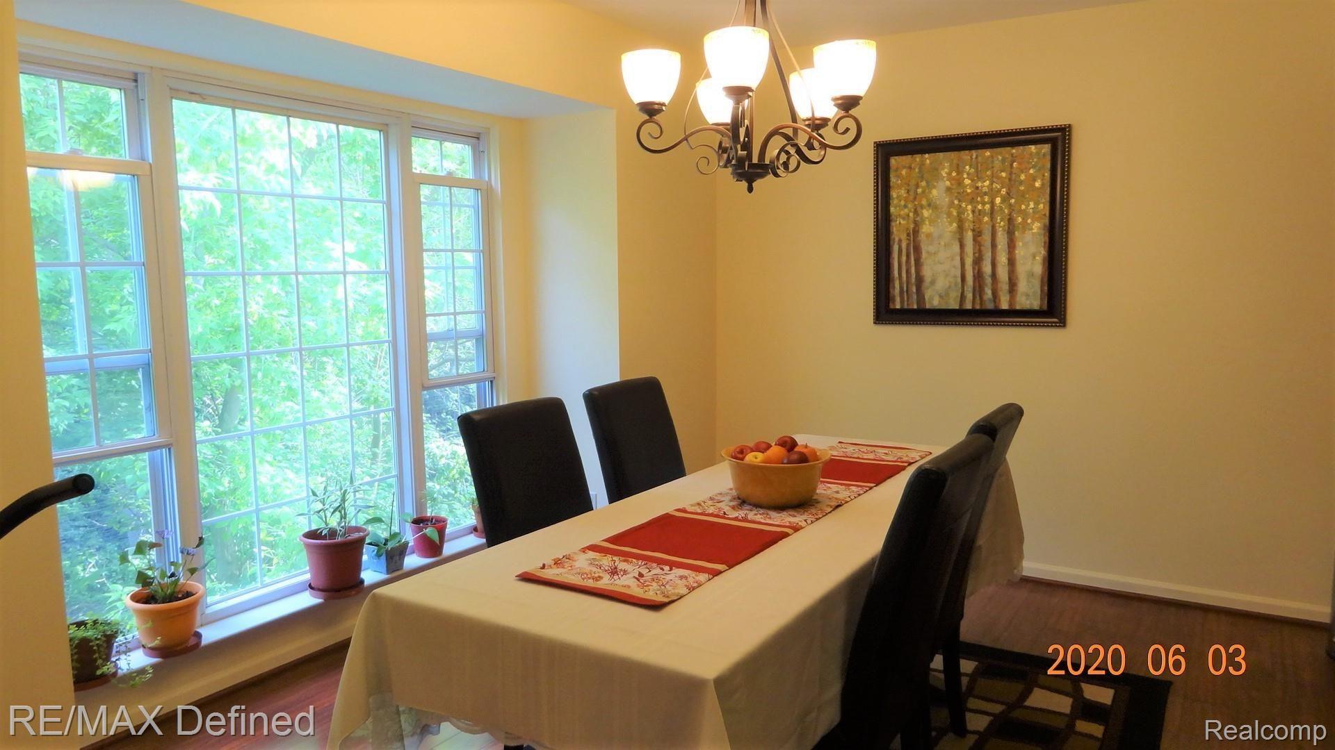1675 Huntington Park, Unit E Rochester, MI 48309 - Photo 10 of 33 Dining area