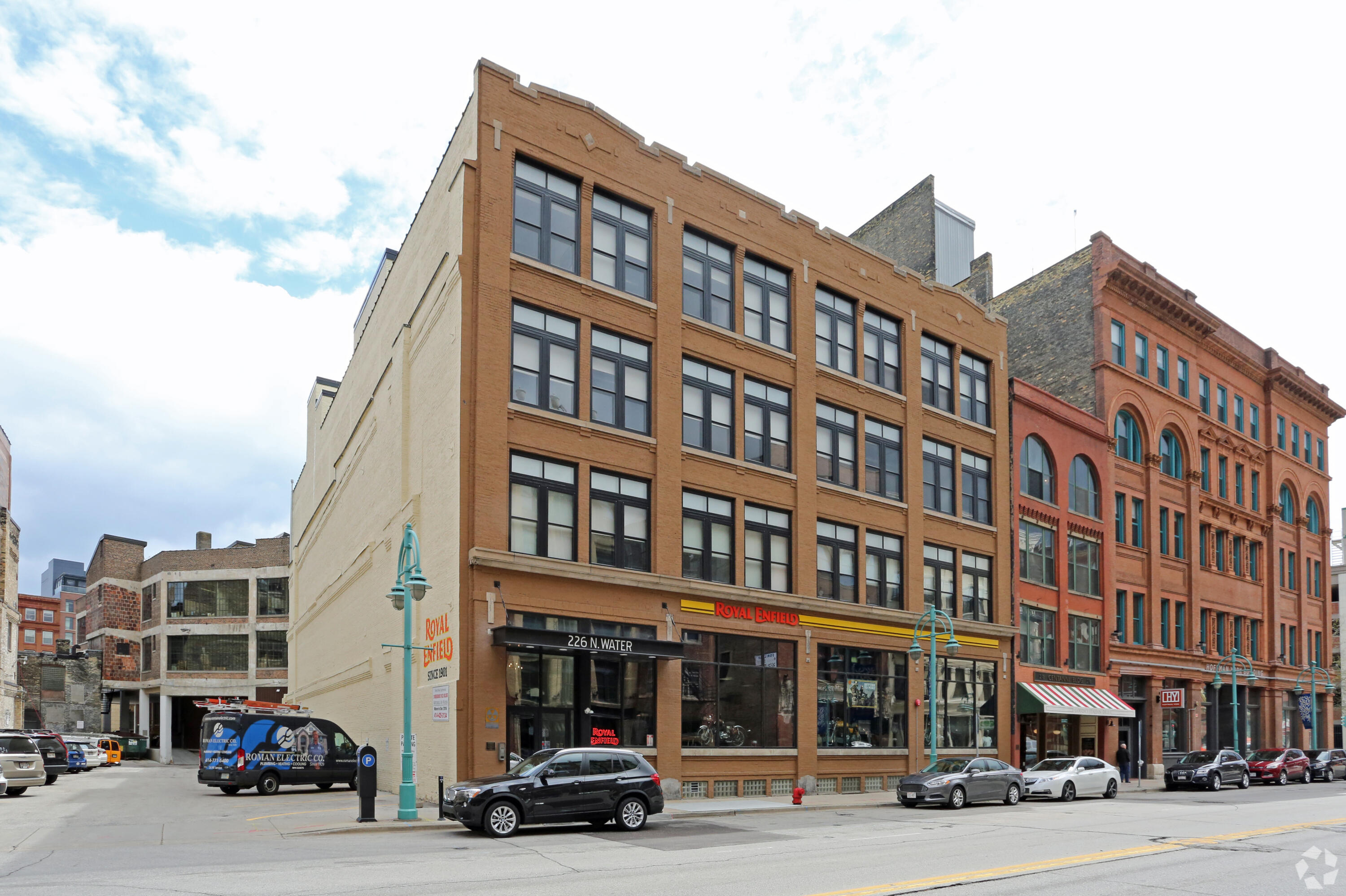 226 North Water Street Milwaukee, WI 53202 - Photo 2 of 13 Mitchell-On-Water (1)