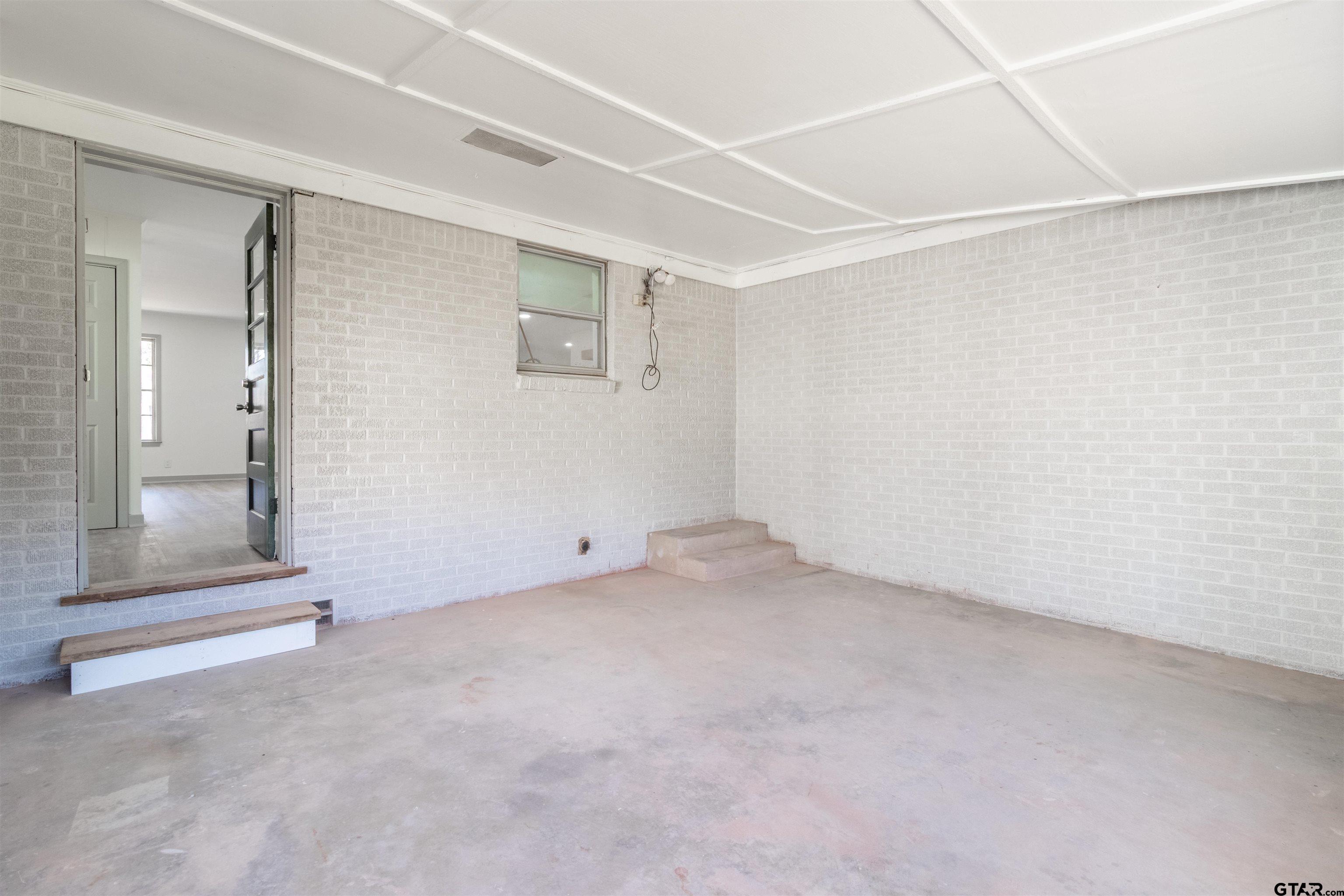 2419 Pounds Avenue Tyler, TX 75701 - Photo 36 of 48 an empty room with a empty space
