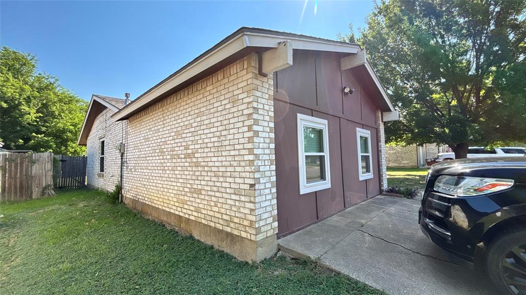 1117 High Point Road Arlington, TX 76015 - Photo 3 of 24
