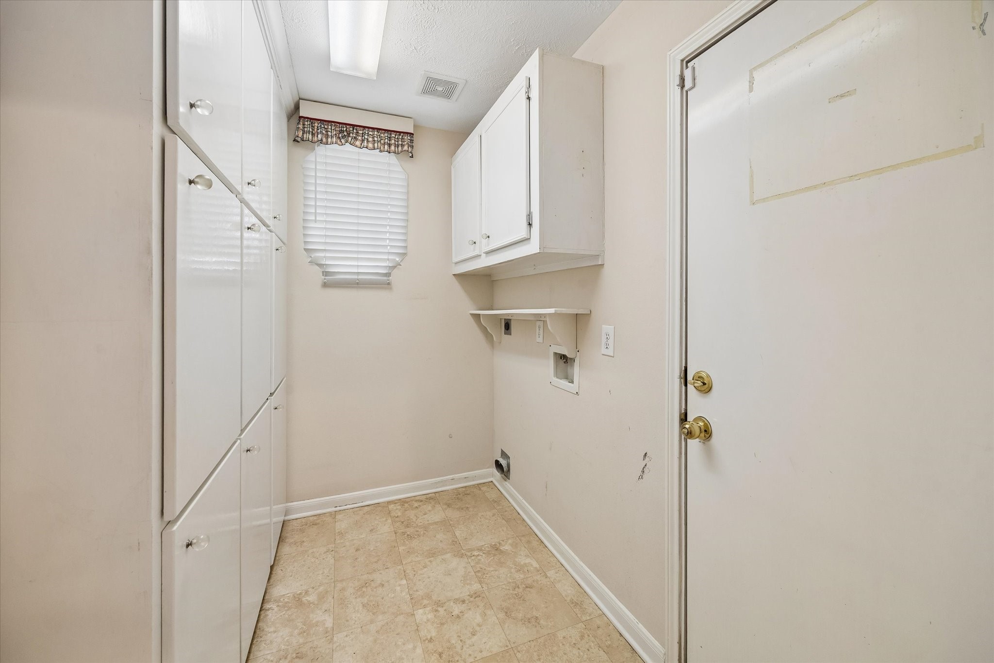 1203 Bingle Road Houston, TX 77055 - Photo 20 of 21 Laundry room with ample cabinetry and built-in shelving,