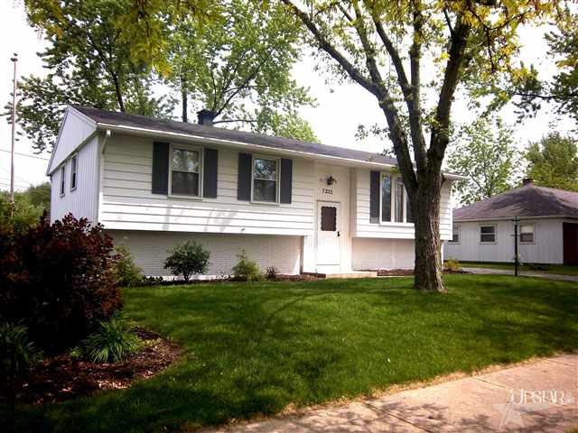 7222 Cranberry Road Fort Wayne, IN 46825 - Photo 2 of 20 Gallery Image 2