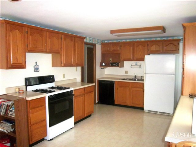 7222 Cranberry Road Fort Wayne, IN 46825 - Photo 6 of 20 Gallery Image 6