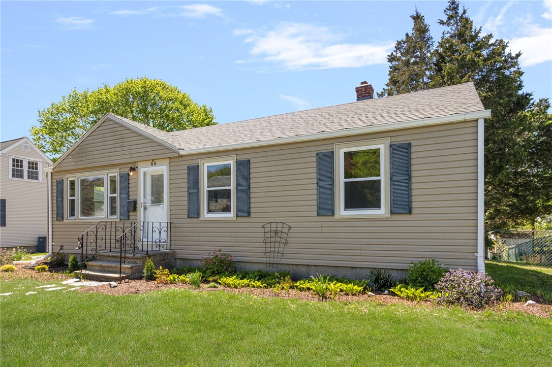 44 Ideal Court Warwick, RI 02818 - Photo 3 of 25