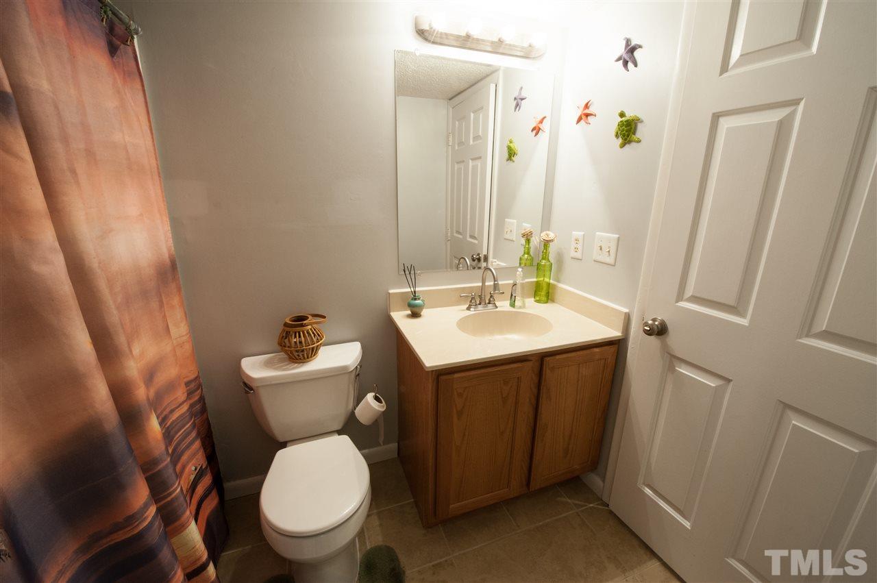 3700 Chimney Ridge Place, Unit 8 Durham, NC 27713 - Photo 16 of 29 First full bath