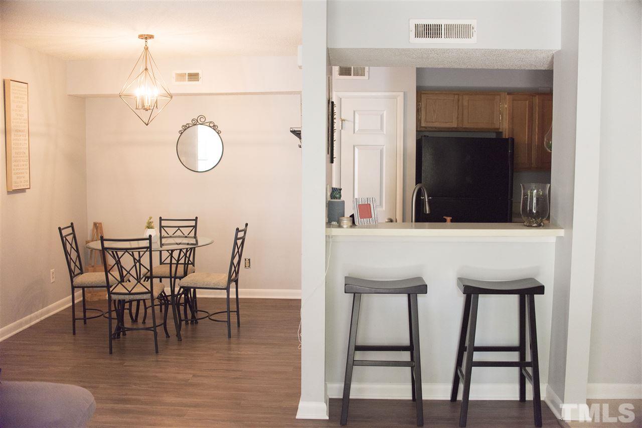 3700 Chimney Ridge Place, Unit 8 Durham, NC 27713 - Photo 10 of 29 Dining and bar