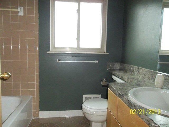 47459 Royal Road Macomb, MI 48044 - Photo 16 of 18 100_5325.JPG