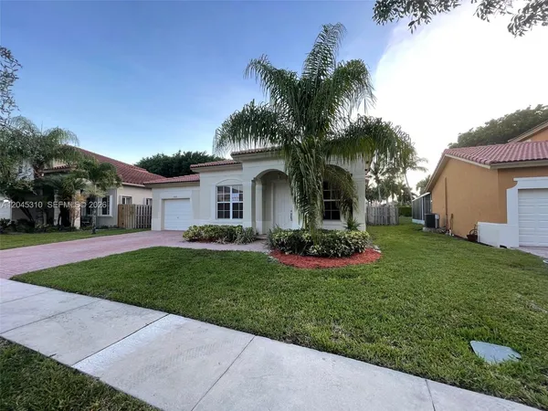 $3,000 | 2008 Northeast 38th Road, Unit 2008, Homestead, FL 33033