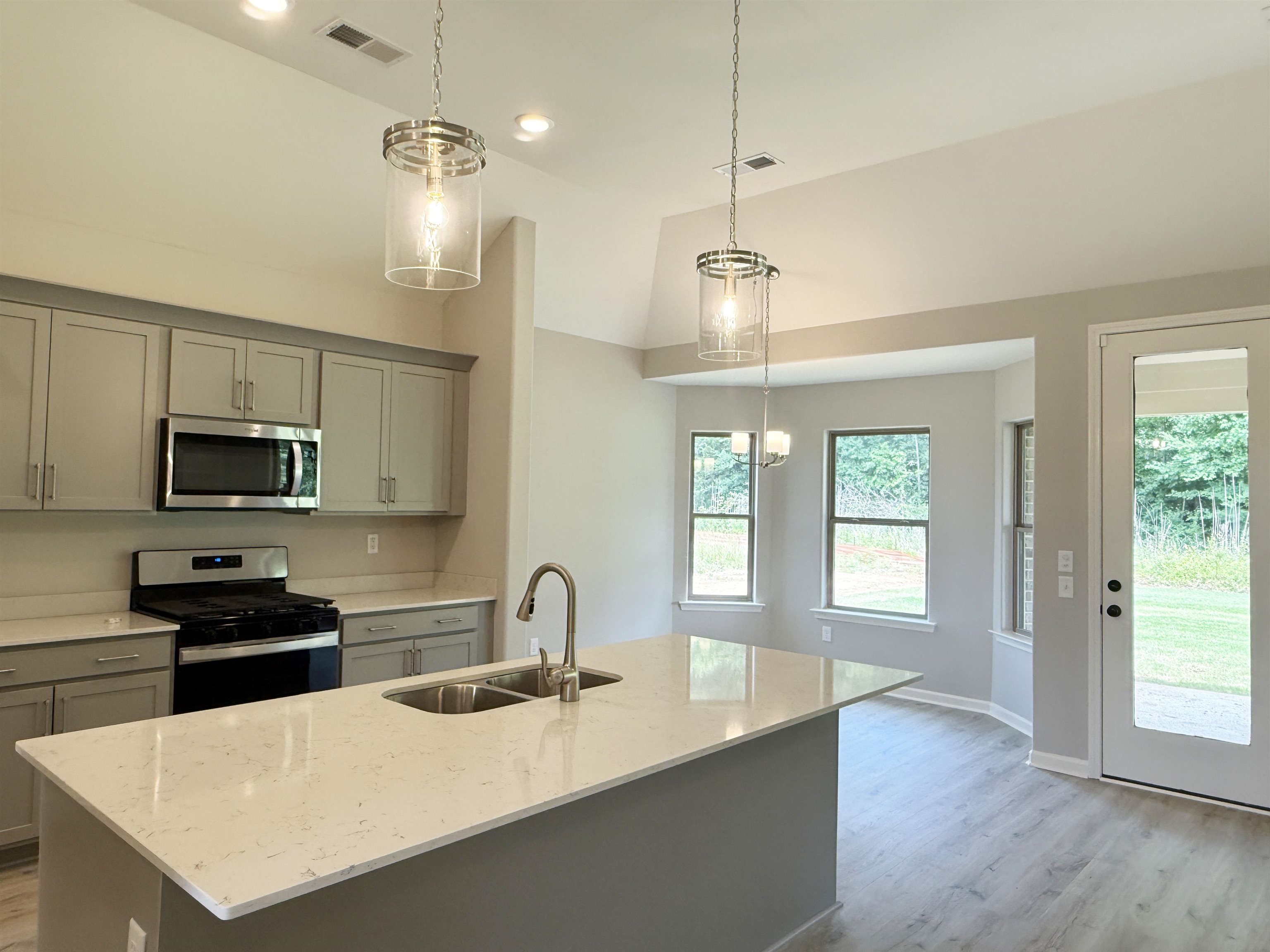 195 Ridgefield Drive Oakland, TN 38060 - Photo 8 of 29