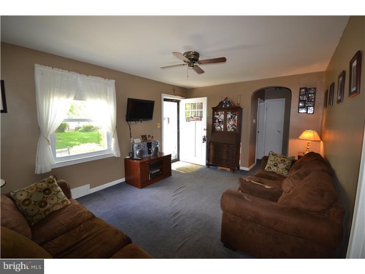 33 James Road Hatboro, PA 19040 - Photo 3 of 25
