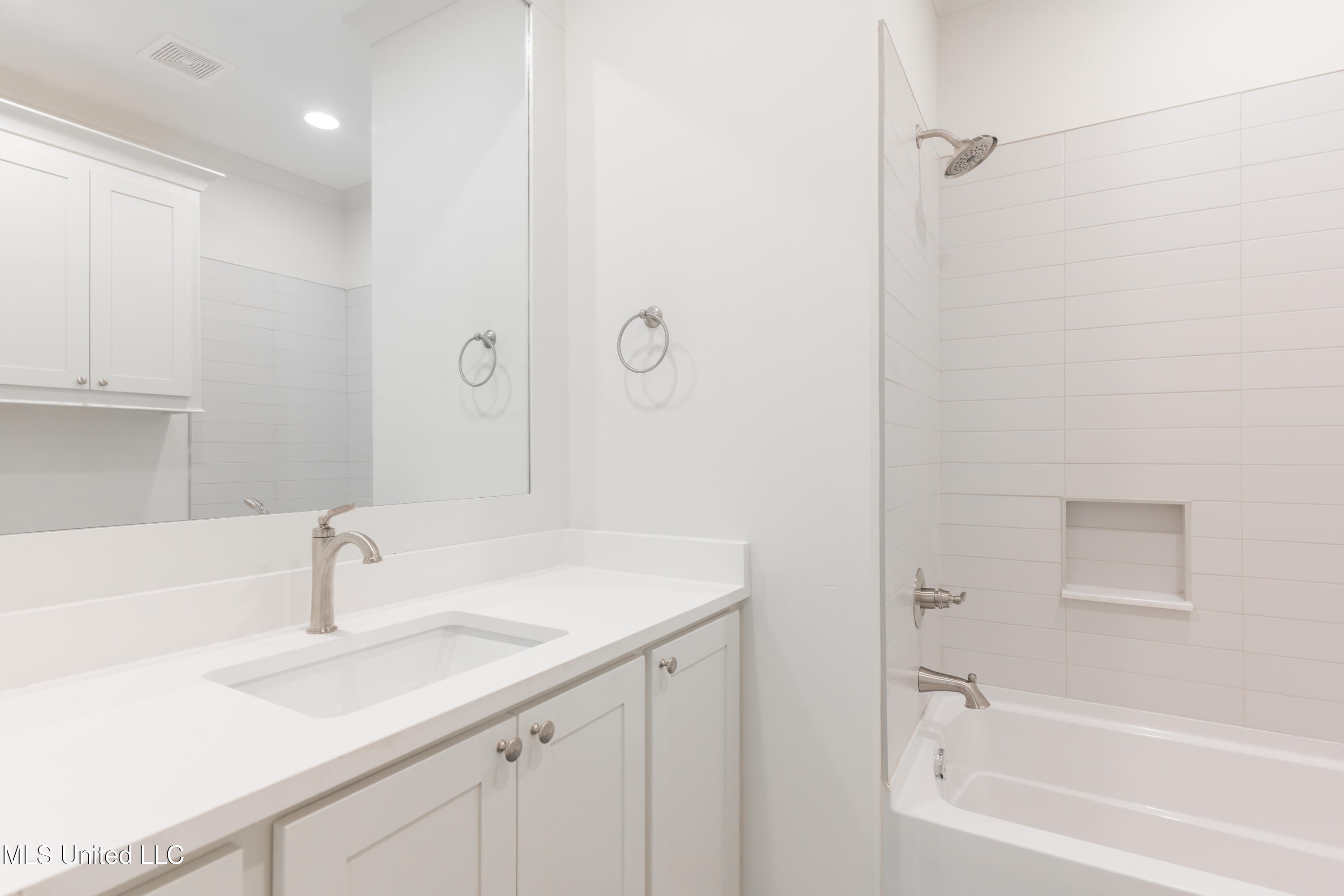 112 Catherine Boulevard Clinton, MS 39056 - Photo 51 of 80 50-HallBathroom