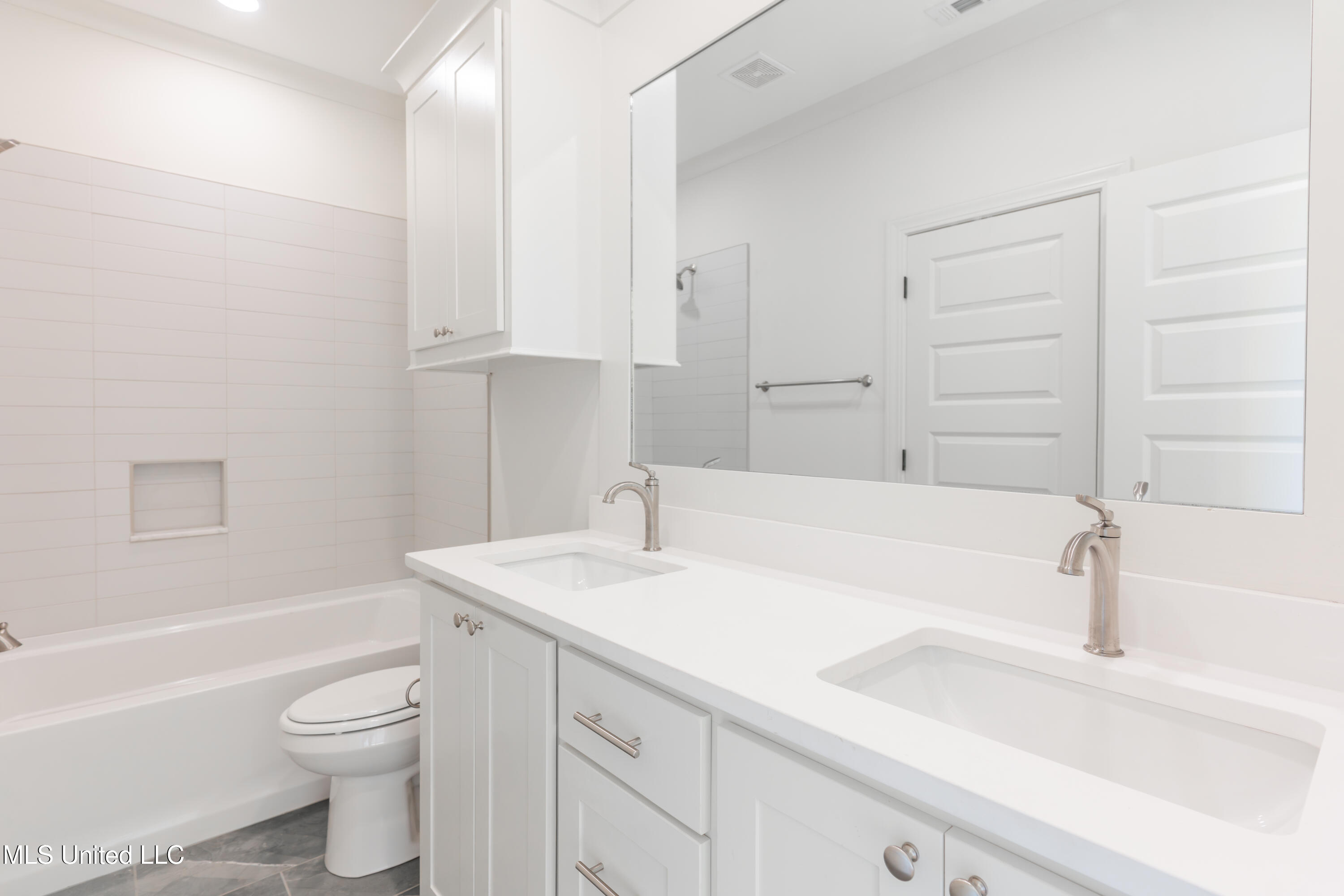 112 Catherine Boulevard Clinton, MS 39056 - Photo 59 of 80 58-JackandJillBathroom