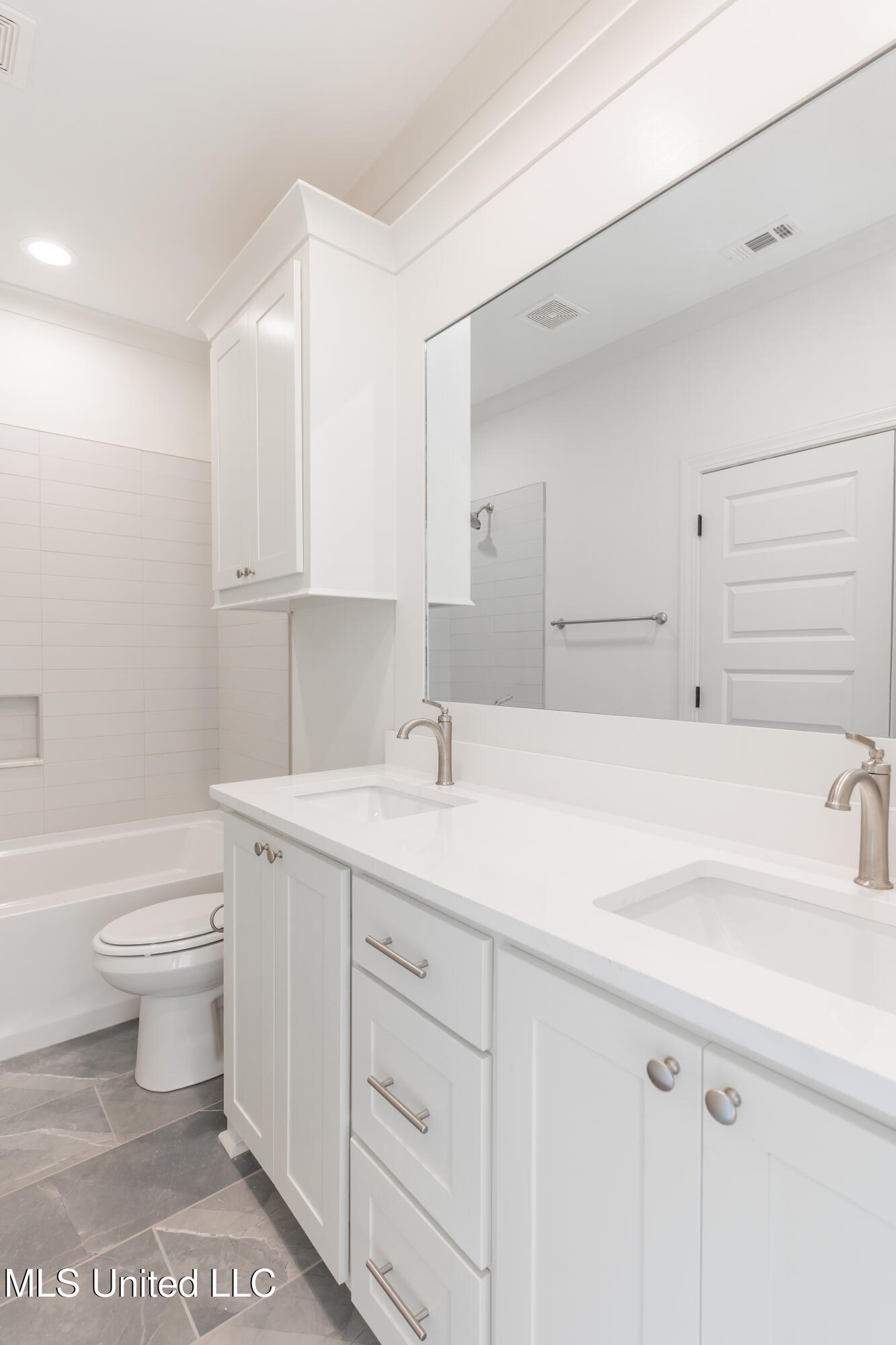 112 Catherine Boulevard Clinton, MS 39056 - Photo 60 of 80 59-JackandJillBathroom