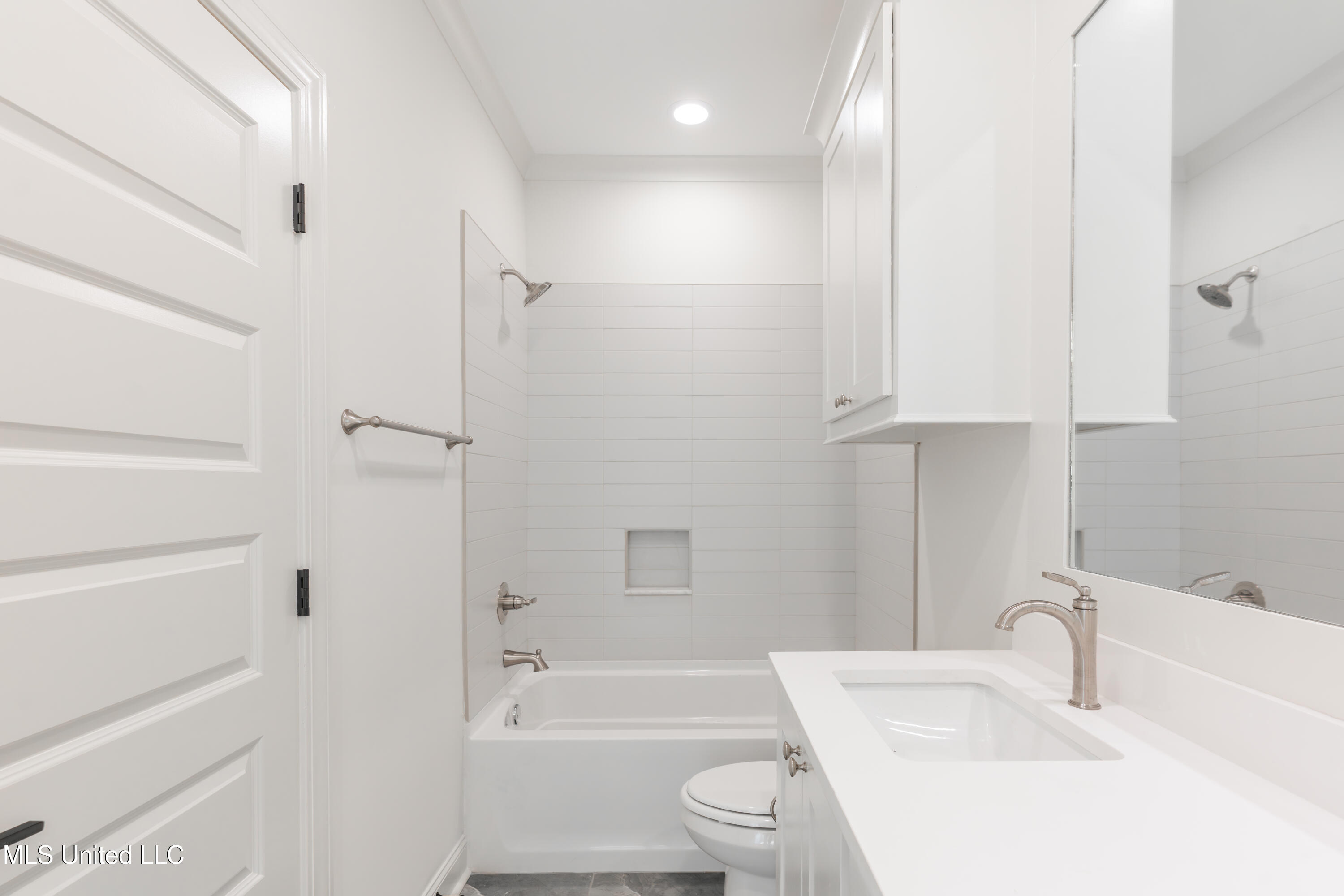 112 Catherine Boulevard Clinton, MS 39056 - Photo 61 of 80 60-JackandJillBathroom