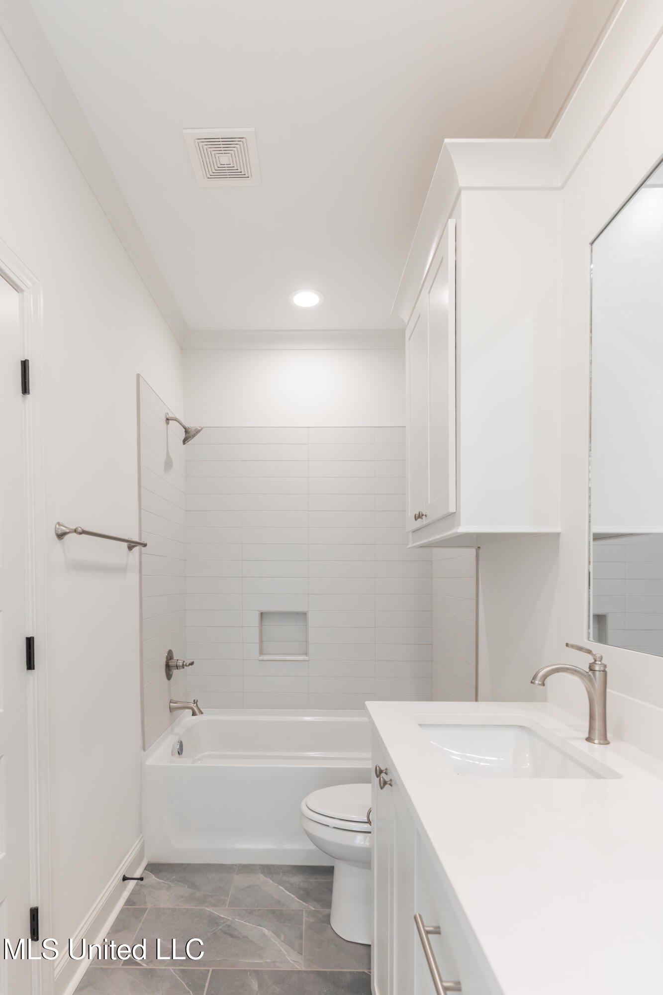 112 Catherine Boulevard Clinton, MS 39056 - Photo 62 of 80 61-JackandJillBathroom