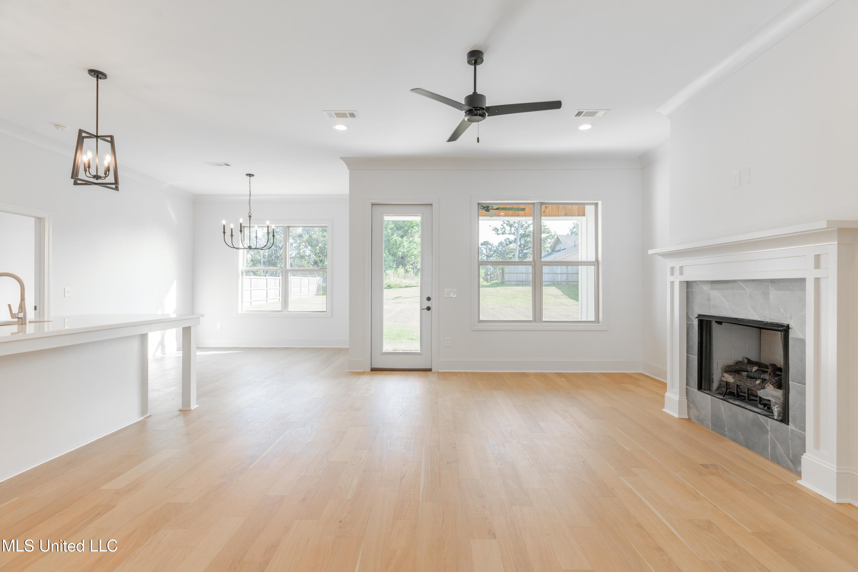 112 Catherine Boulevard Clinton, MS 39056 - Photo 10 of 80 9-LivingArea