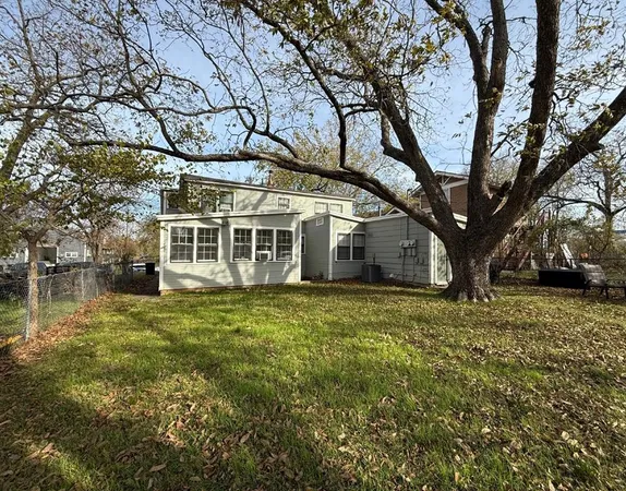 $999 | 224 West Hull Street, Unit B, Denison, TX 75020