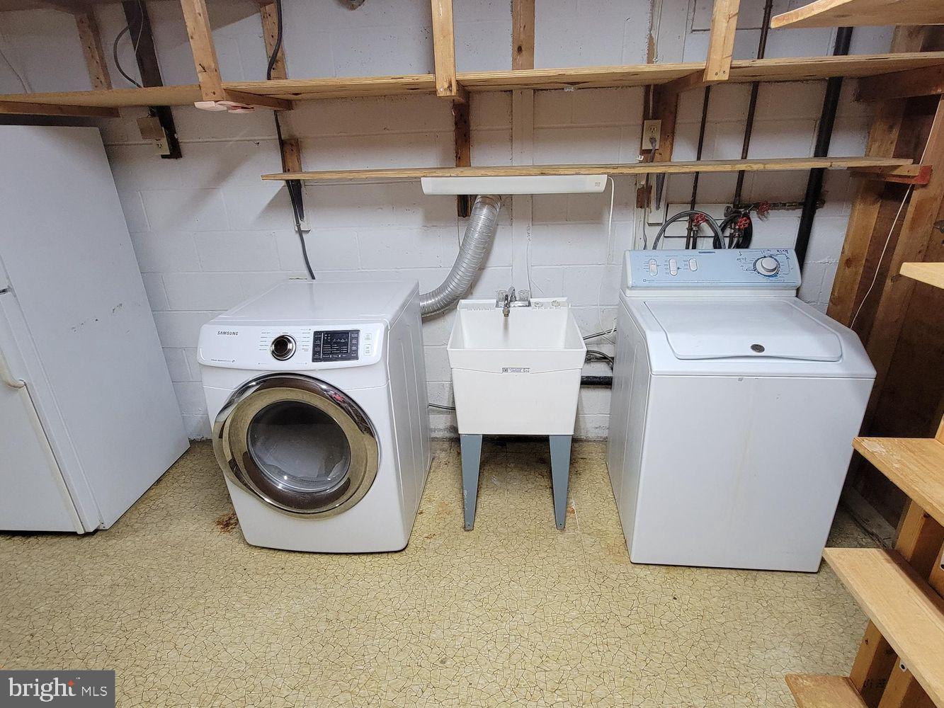 6684 Old Blacksmith Drive Burke, VA 22015 - Photo 20 of 26 a utility room with dryer and washer