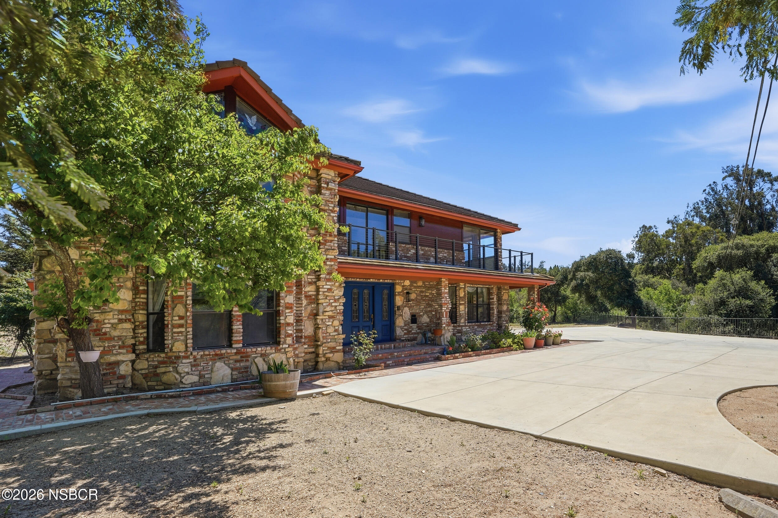 140 East Rice Ranch Road Santa Maria, CA 93455 - Photo 3 of 44 a front view of a house with a yard