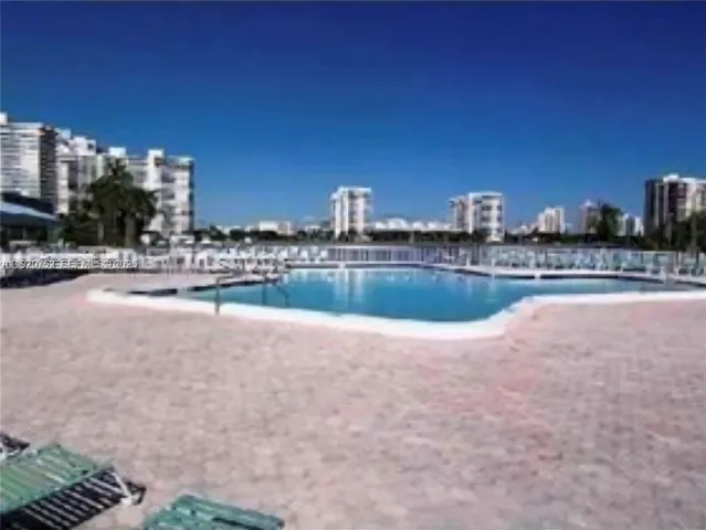 $250,000 | 2910 Point E Drive, Unit M610, Aventura, FL 33160