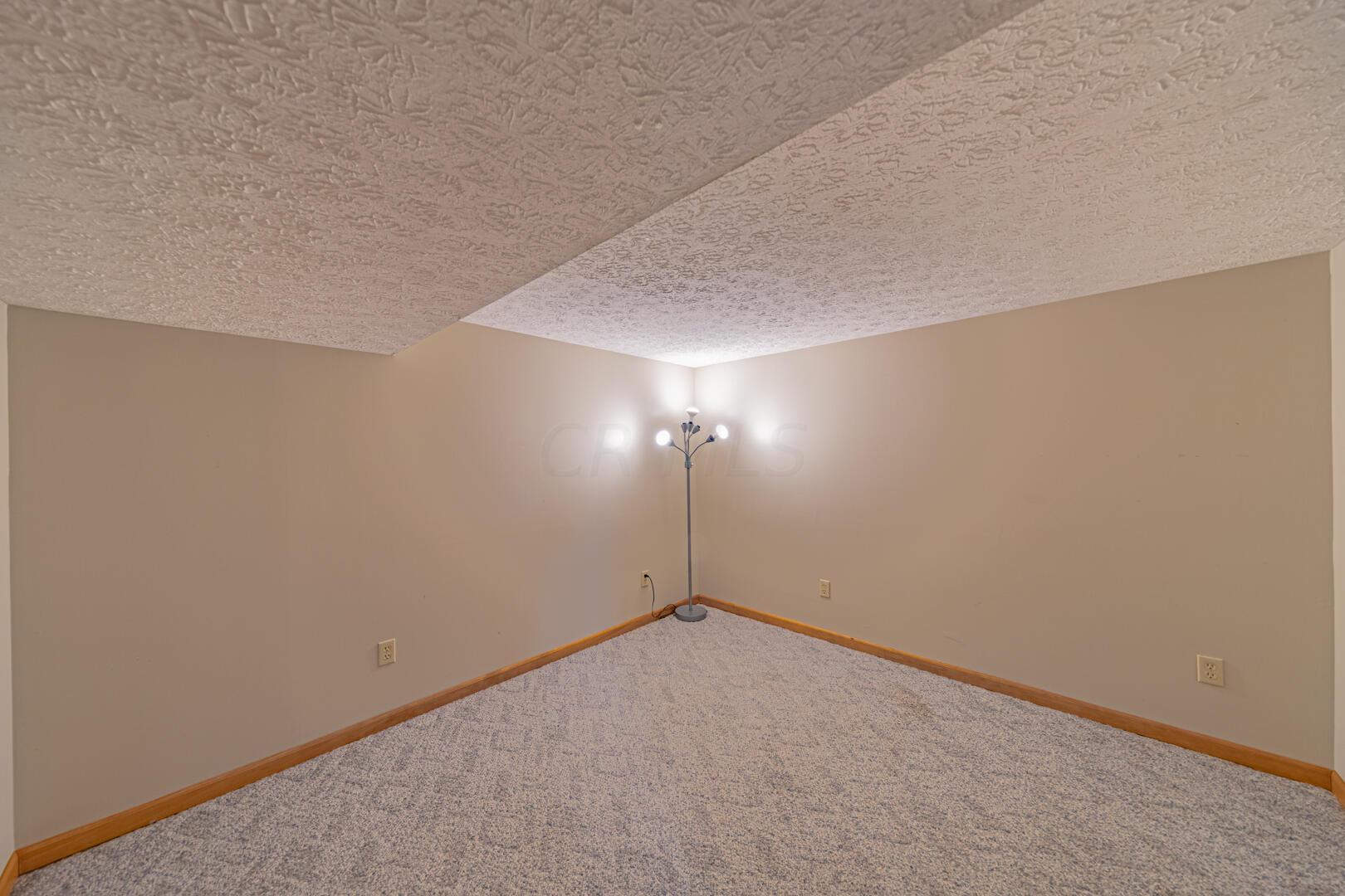 6365 Harlem Road Westerville, OH 43081 - Photo 37 of 61 6365-Harlem-71