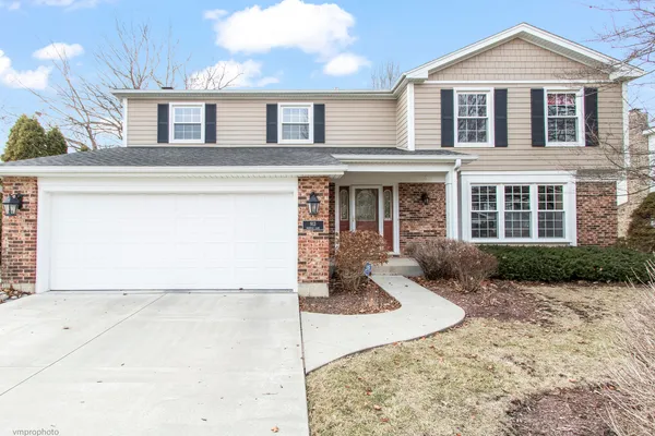 $734,900 | 913 Warwick Lane, Libertyville, IL 60048