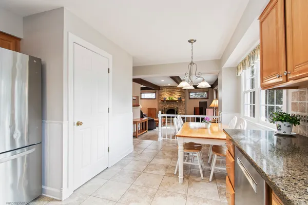 $734,900 | 913 Warwick Lane, Libertyville, IL 60048
