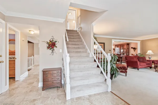 $734,900 | 913 Warwick Lane, Libertyville, IL 60048