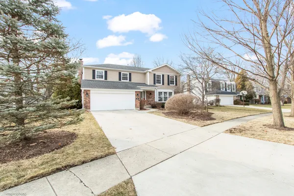 $734,900 | 913 Warwick Lane, Libertyville, IL 60048